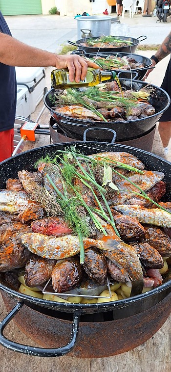 Bouillabaisse sur le port du Brusc Bouillabaisse sur le port du Brusc