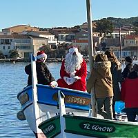 Arrivée du père Noël en Pointu au Brusc